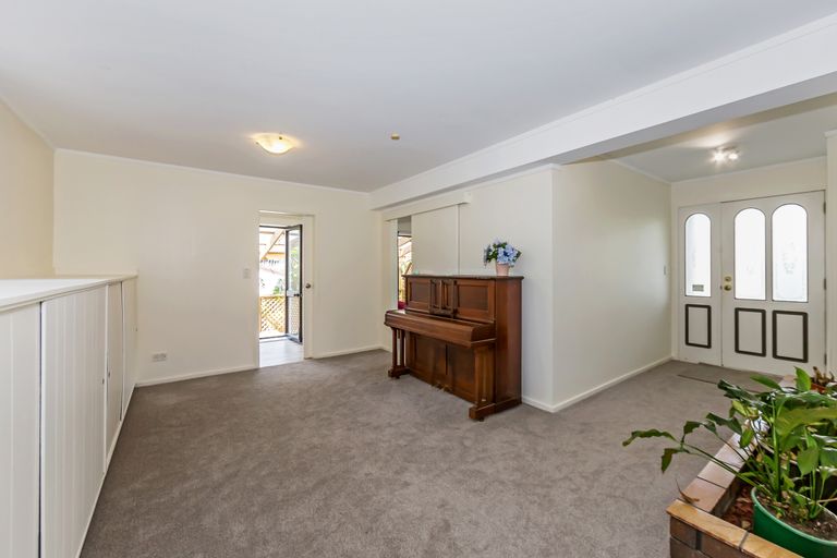Photo of property in 76a Brian Crescent, Stanmore Bay, Whangaparaoa, 0932