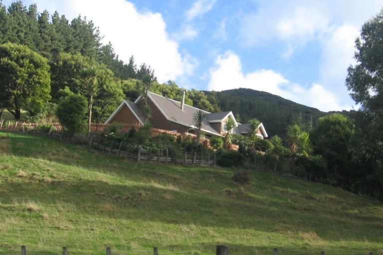 Photo of property in 107 Crowther Road, Wainuiomata, 5373