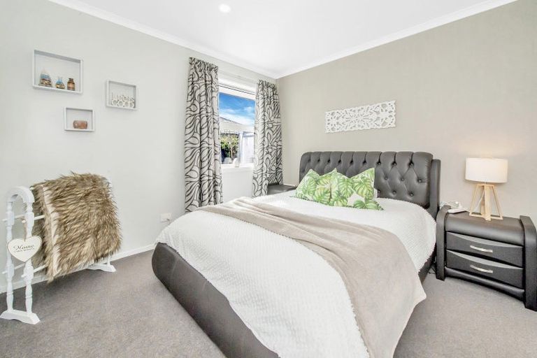 Photo of property in 21 Shillingford Boulevard, Rolleston, 7615