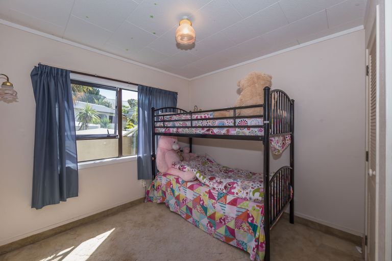 Photo of property in 76a Brian Crescent, Stanmore Bay, Whangaparaoa, 0932
