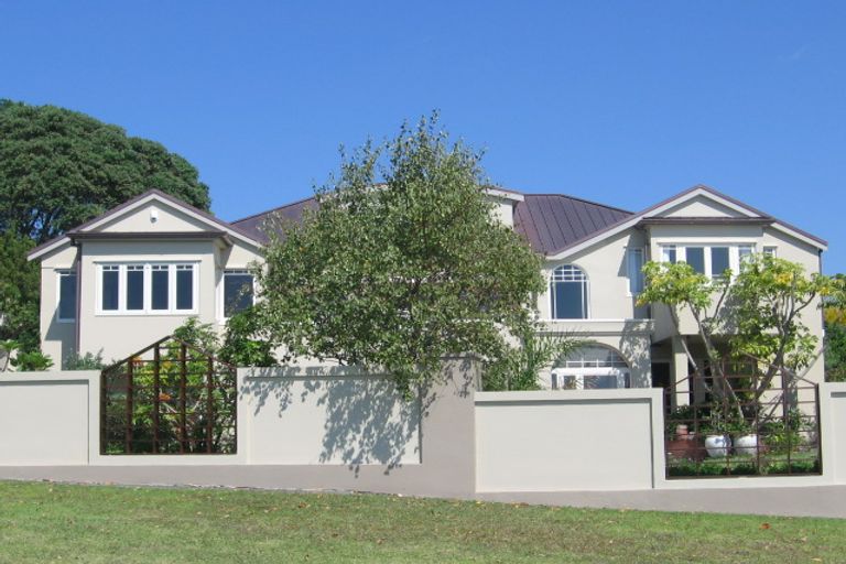 Photo of property in 6 Bournemouth Terrace, Murrays Bay, Auckland, 0630