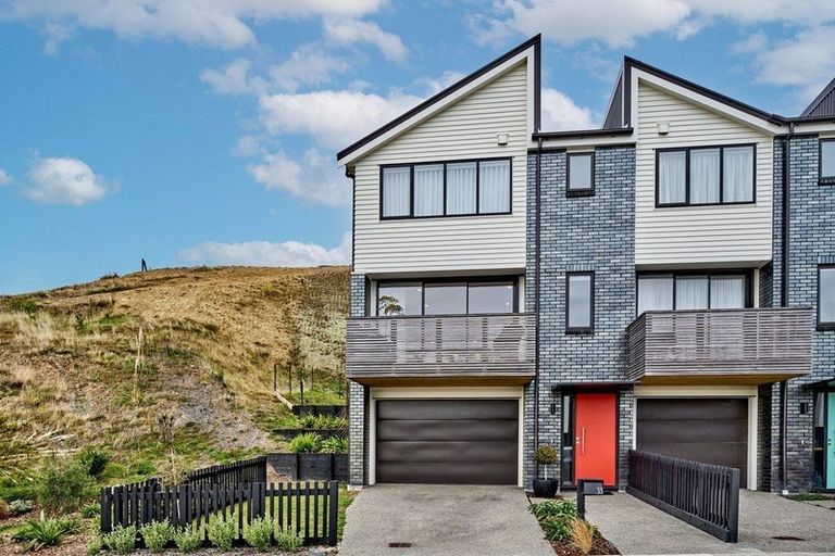 Photo of property in 33 Holystone Road, Whitby, Porirua, 5024