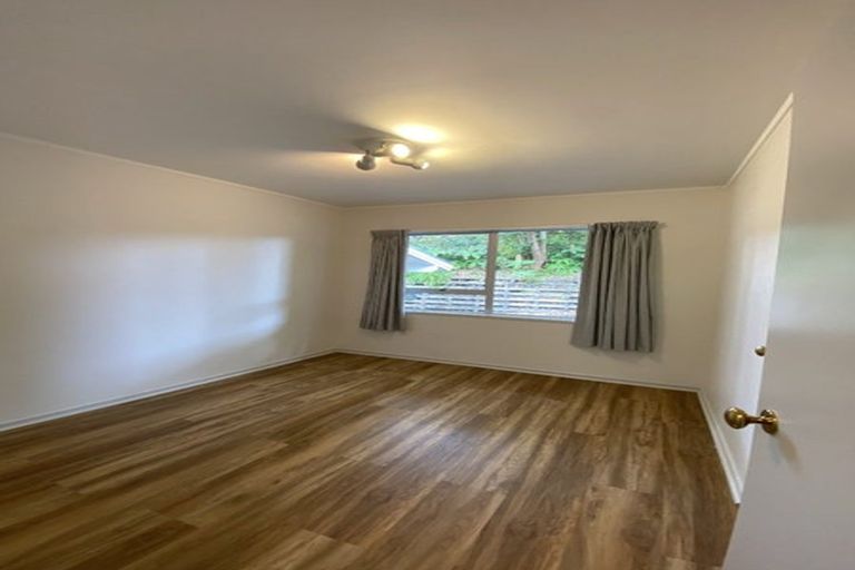 Photo of property in 1040 East Coast Road, Fairview Heights, Auckland, 0630