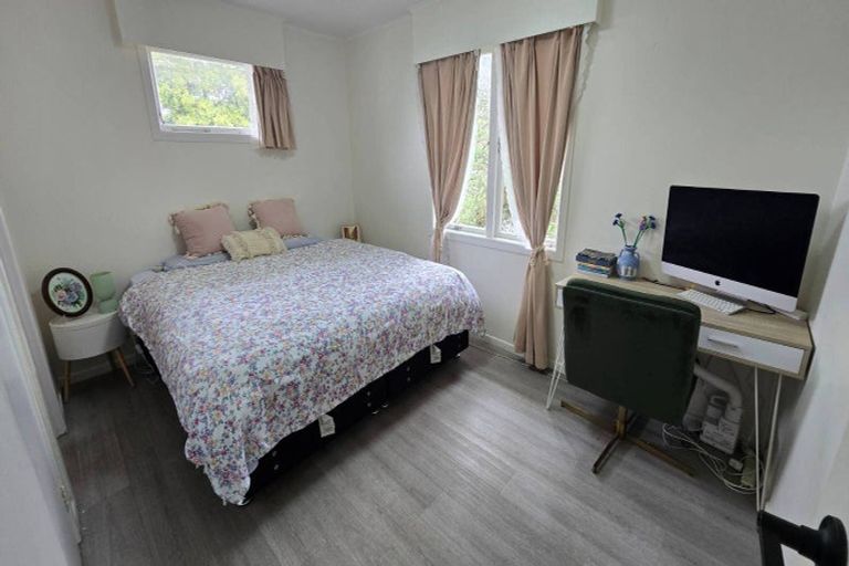 Photo of property in 15 Sherwood Avenue, Te Atatu South, Auckland, 0610