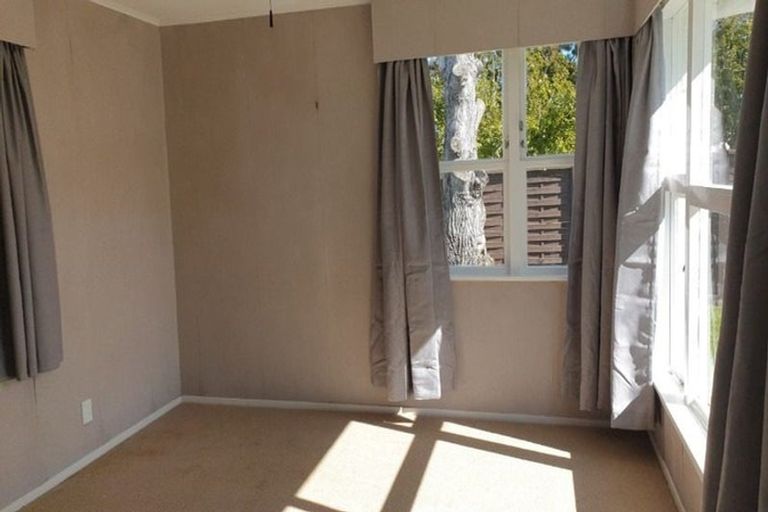 Photo of property in 81 Lauderdale Road, Birkdale, Auckland, 0626