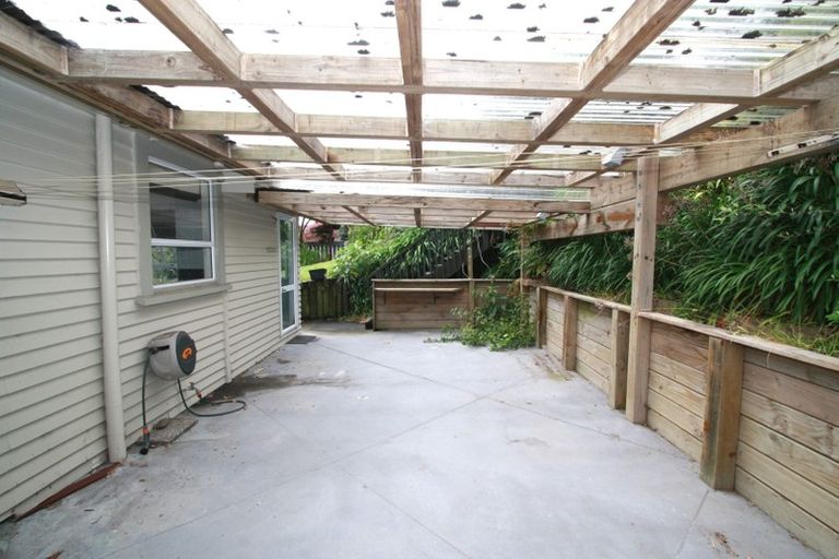 Photo of property in 27 Queens Road, Glen Avon, New Plymouth, 4312