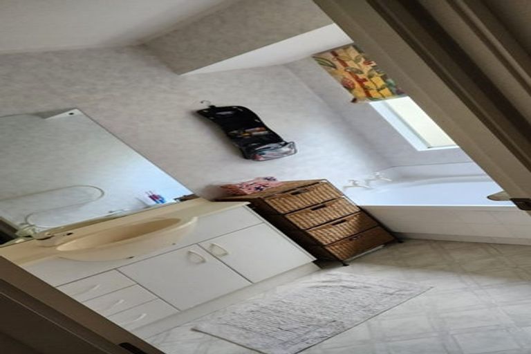 Photo of property in 1/12 Yarlside Place, Northpark, Auckland, 2013