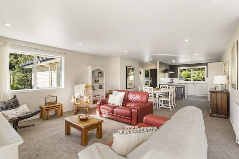 Photo of property in 3 Fendalton Place, Hatfields Beach, Orewa, 0931