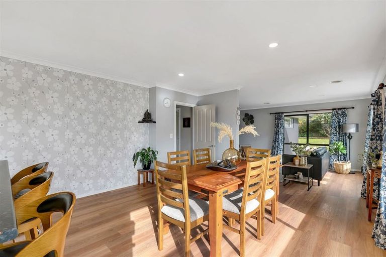 Photo of property in 24 Aotea Drive, Aotea, Porirua, 5024