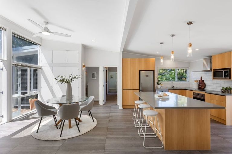 Photo of property in 4 Gladys Avenue, Glenfield, Auckland, 0629