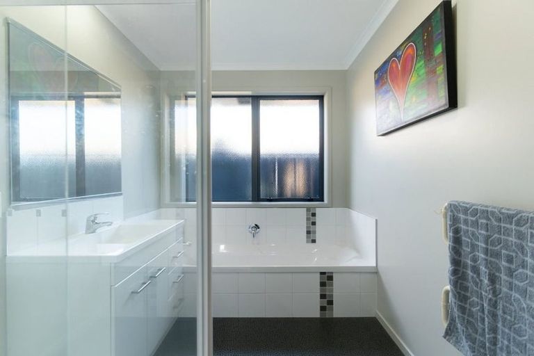 Photo of property in 158 Doncaster Drive, Papamoa Beach, Papamoa, 3118