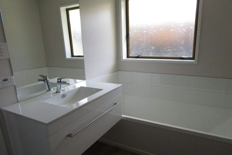 Photo of property in 1/10 Wadeley Road, Ilam, Christchurch, 8041