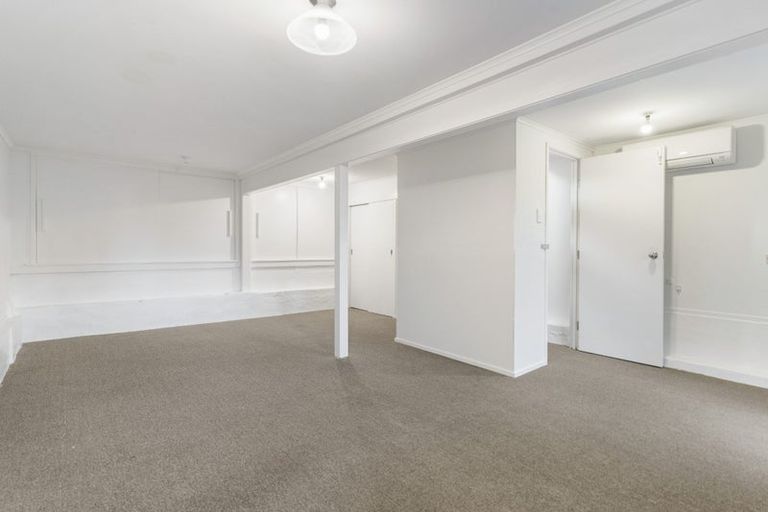 Photo of property in 1/420 Beach Road, Mairangi Bay, Auckland, 0630