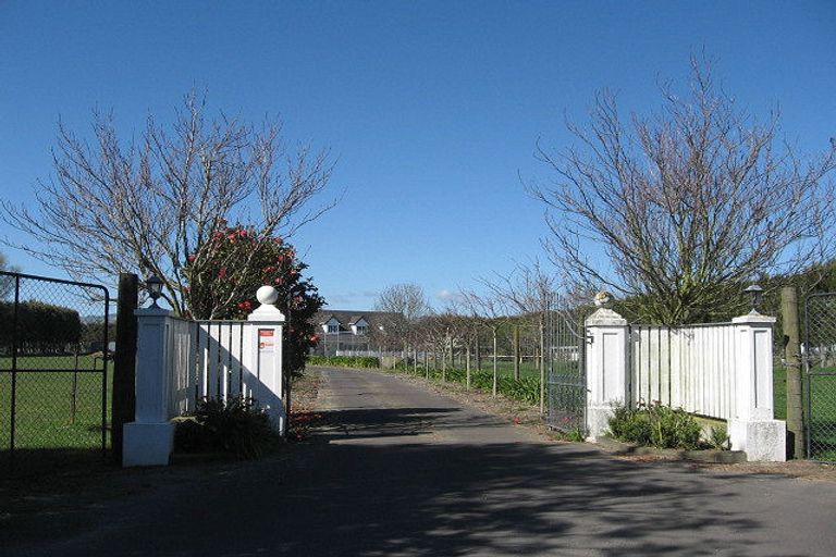 Photo of property in 62 Pioneer Highway, Awapuni, Palmerston North, 4412