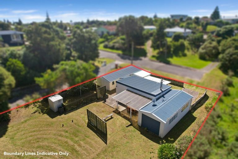 Photo of property in 11 Rata Street, Otaki Beach, Otaki, 5512