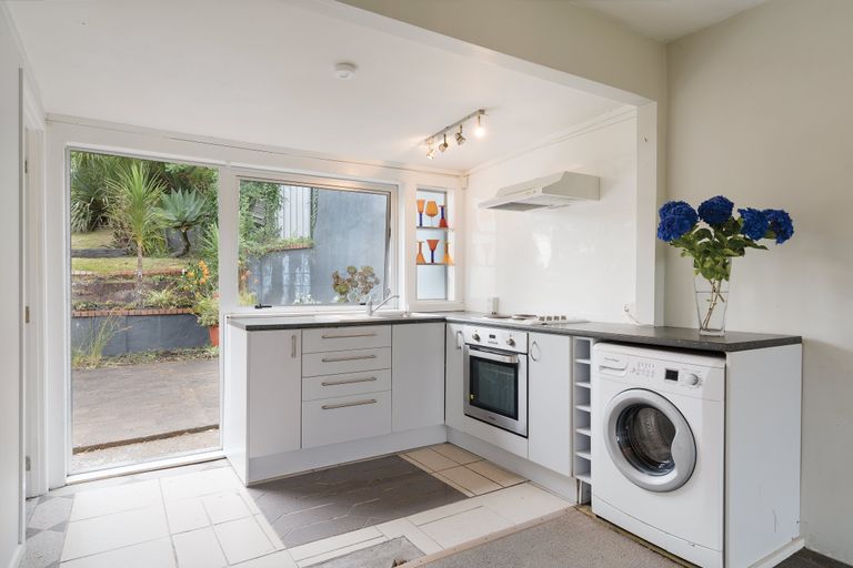 Photo of property in 9 Rangeview Road, Sunnyvale, Auckland, 0612