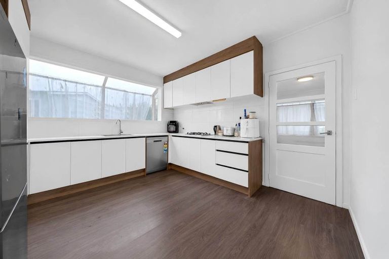 Photo of property in 11 Miro Street, New Lynn, Auckland, 0600