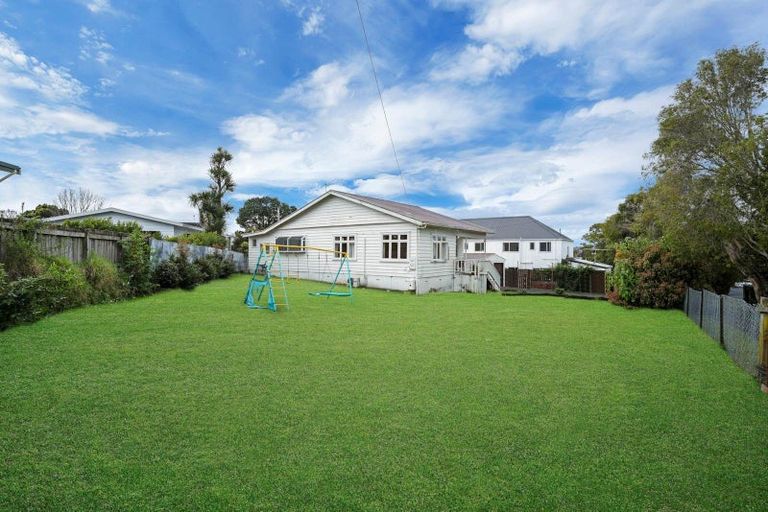 Photo of property in 11 Miro Street, New Lynn, Auckland, 0600