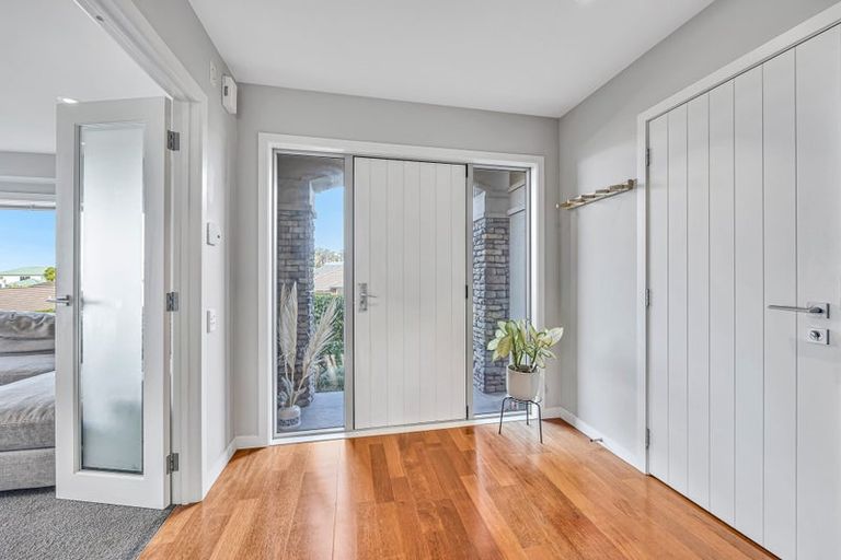 Photo of property in 2 Oakpark Place, West Harbour, Auckland, 0618