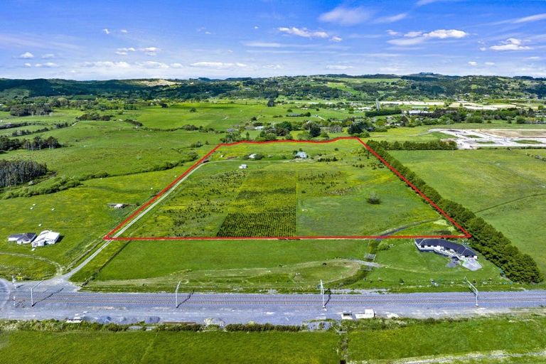 Photo of property in 201 Sutton Road, Drury, 2113