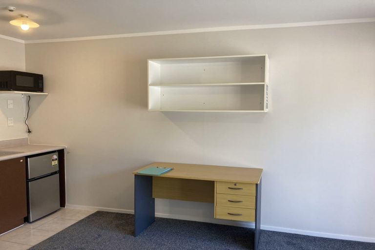 Photo of property in 2 Vine Street, Hillcrest, Hamilton, 3216