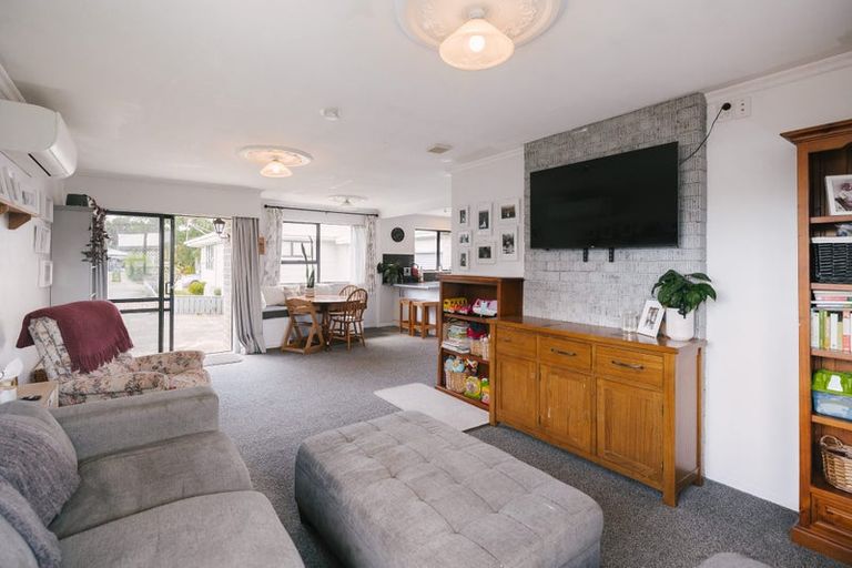 Photo of property in 59 Crewe Crescent, Hokowhitu, Palmerston North, 4410