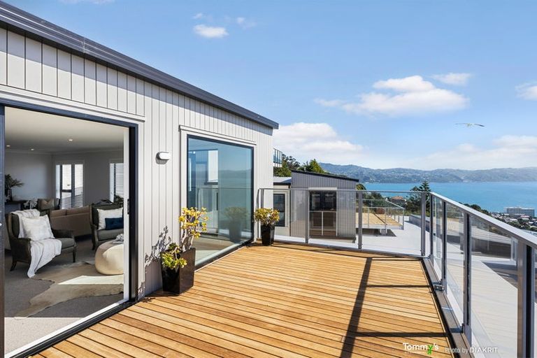 Photo of property in 2/25 Thane Road, Roseneath, Wellington, 6011