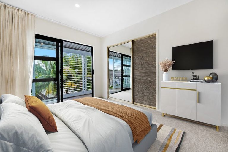 Photo of property in 2/11 Huntly Road, Campbells Bay, Auckland, 0630