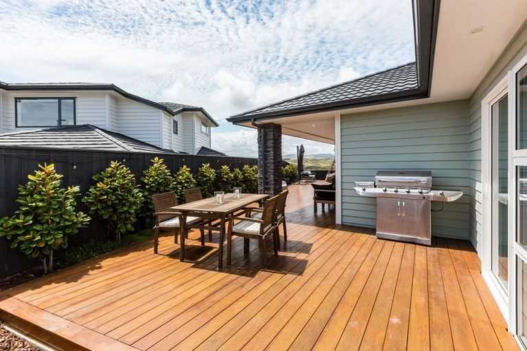 Photo of property in 22 Topsail Way, Whitby, Porirua, 5024