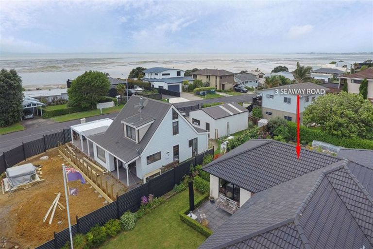 Photo of property in 3 Seaway Road, Clarks Beach, 2122