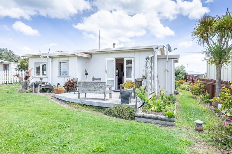 Photo of property in 23 Kelly Street, Baylys Beach, Dargaville, 0377