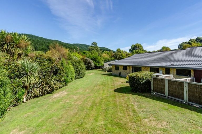 Photo of property in 62 Mahaki Road, Nikau Valley, Paraparaumu, 5032
