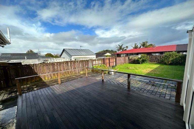 Photo of property in 10 Jillteresa Crescent, Half Moon Bay, Auckland, 2012