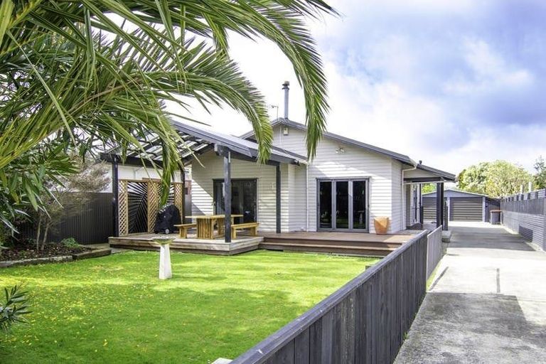 Photo of property in 12 Napier Road, Terrace End, Palmerston North, 4410