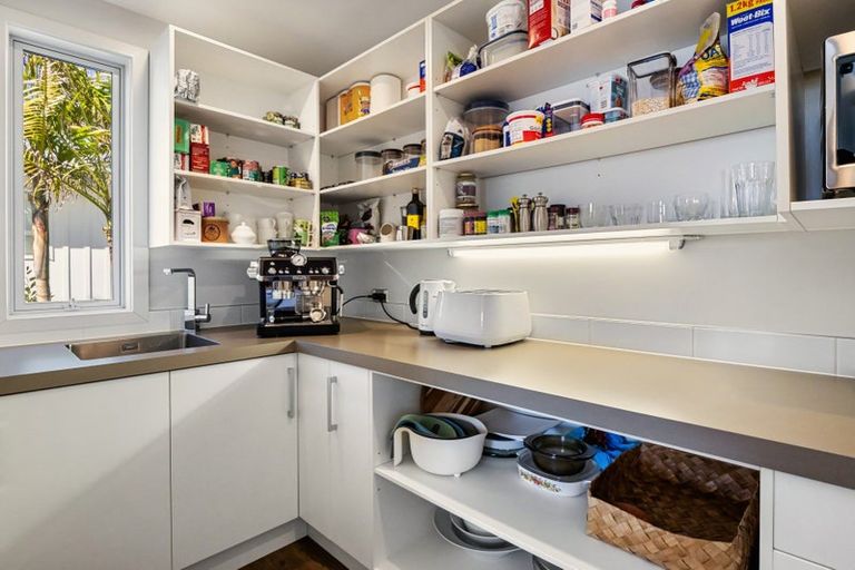 Photo of property in 60 Karewa Parade, Papamoa Beach, Papamoa, 3118