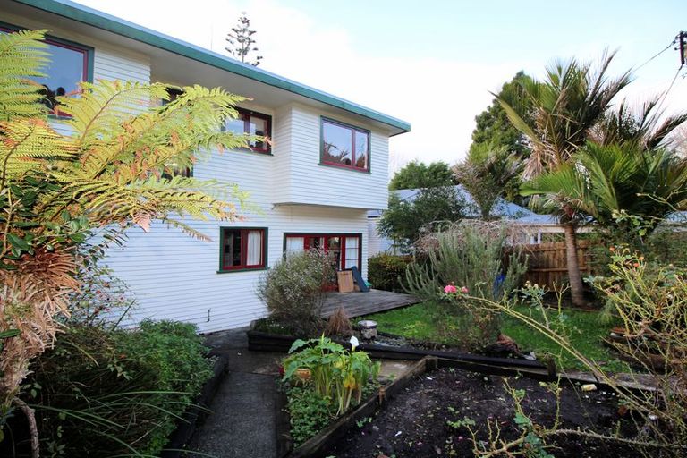 Photo of property in 42 Minnehaha Avenue, Titirangi, Auckland, 0604