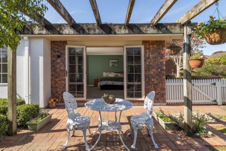 Photo of property in 5 Buckingham Place, Bethlehem, Tauranga, 3110