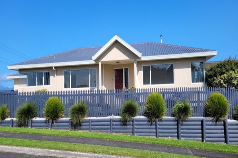 Photo of property in 1 Bandon Grove, Bell Block, New Plymouth, 4312