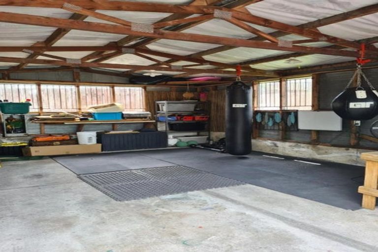 Photo of property in 8 Pahi Place, West Harbour, Auckland, 0618