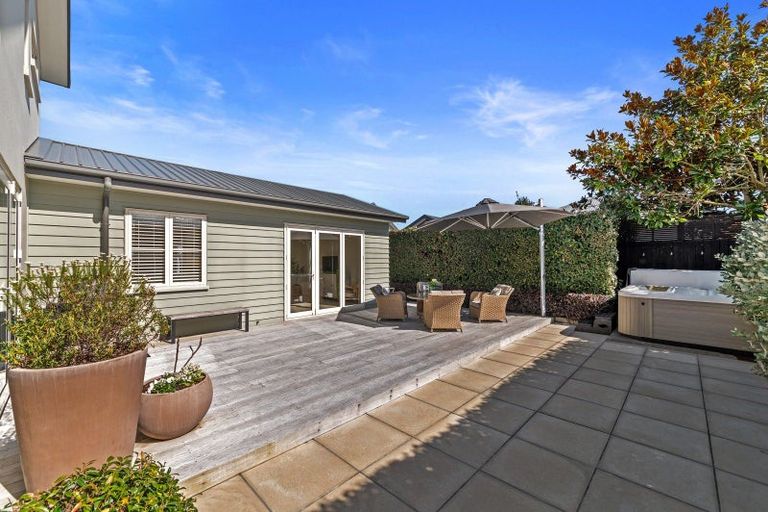 Photo of property in 2 Glen Bridge Lane, Harewood, Christchurch, 8051