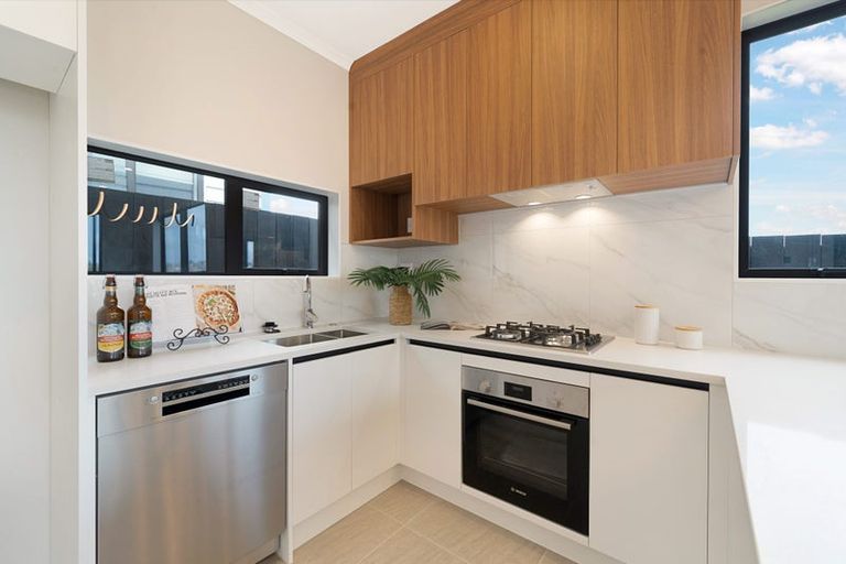 Photo of property in 11a Ballial Place, West Harbour, Auckland, 0618