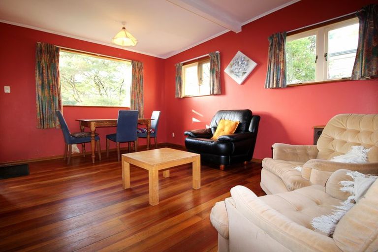 Photo of property in 42 Minnehaha Avenue, Titirangi, Auckland, 0604