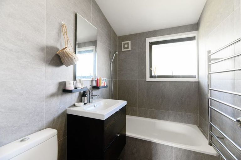 Photo of property in 107 Becroft Drive, Forrest Hill, Auckland, 0620