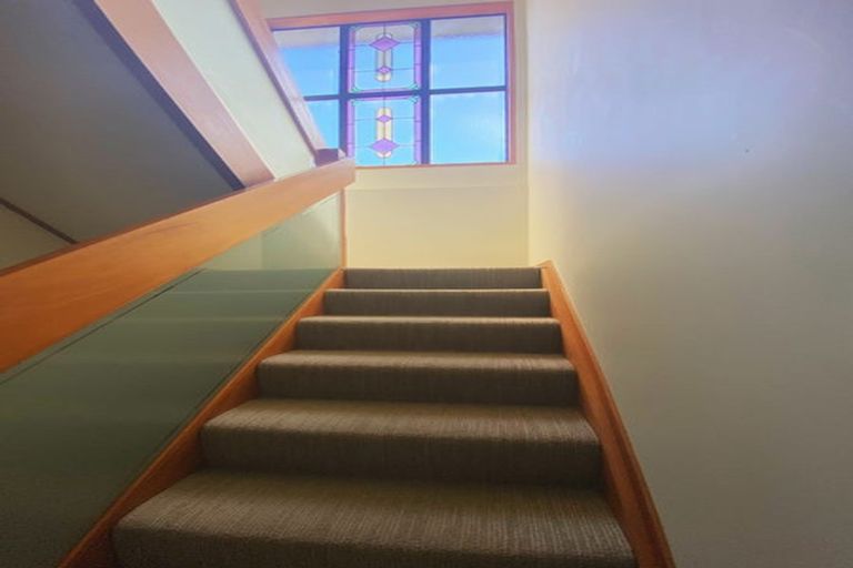 Photo of property in 1/28 Rangitoto Terrace, Milford, Auckland, 0620