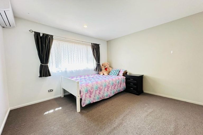 Photo of property in 2/91 Weldene Avenue, Glenfield, Auckland, 0629