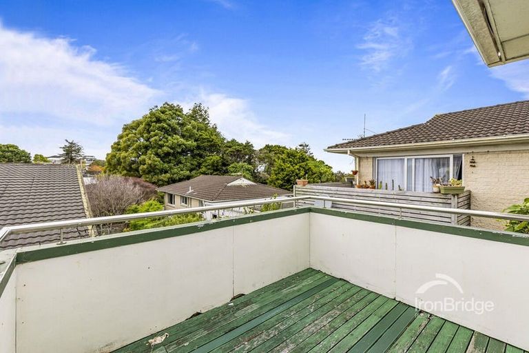 Photo of property in 1/45 Pupuke Road, Birkenhead, Auckland, 0627