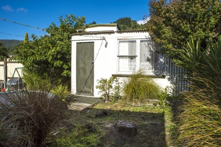 Photo of property in 51 Hampden Street, Picton, 7220