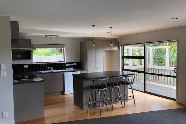 Photo of property in 1/42 Woodlands Crescent, Browns Bay, Auckland, 0630
