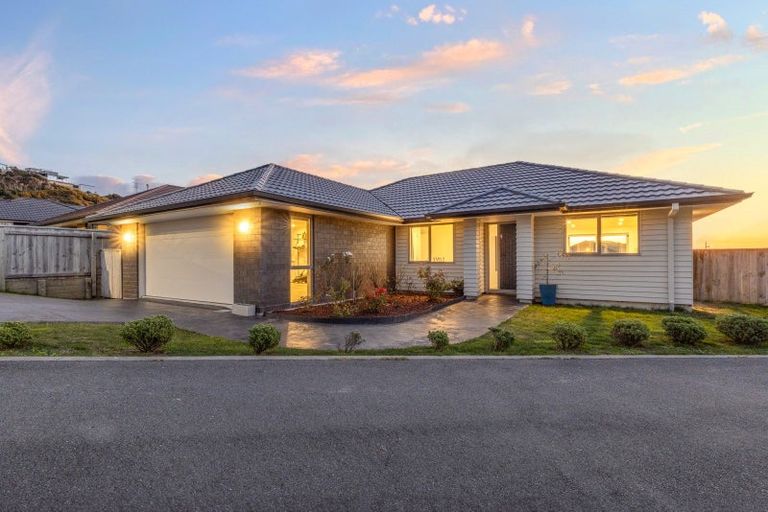 Photo of property in 7 Weatherdeck Close, Whitby, Porirua, 5024