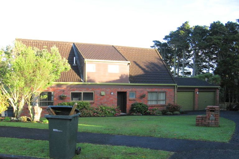 Photo of property in 18 Hurstbourn Priors, Goodwood Heights, Auckland, 2105